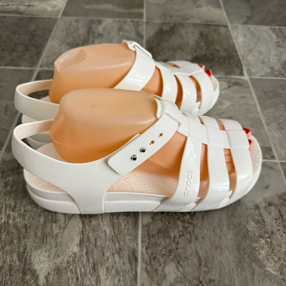 Crocs White Fisherman Jelly Sandals Sz 10 Splash Glossy Coastal Nautical Comfort - Picture 3 of 11